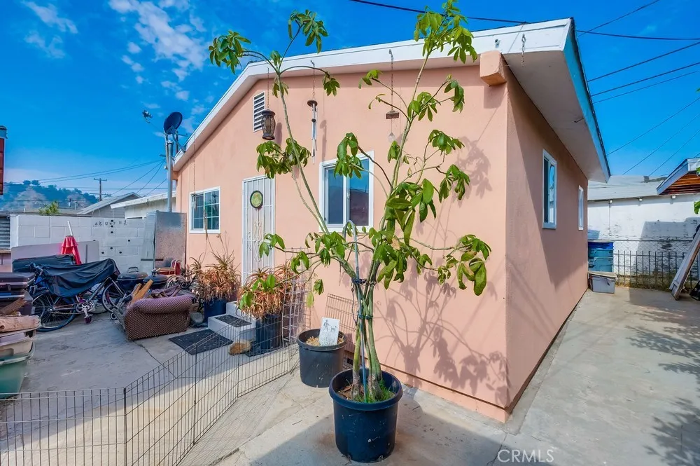 2663 Loosmore Los Angeles, CA 90065