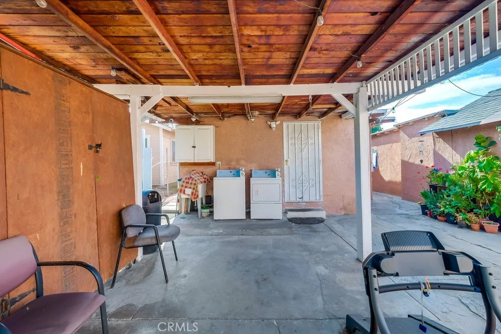 2663 Loosmore Los Angeles, CA 90065