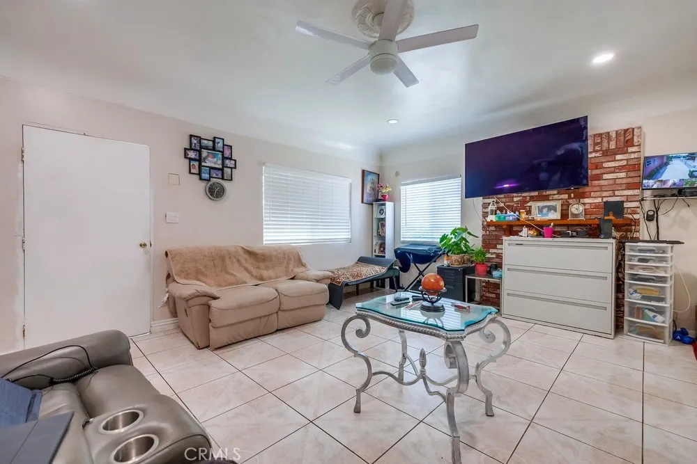 2663 Loosmore Los Angeles, CA 90065