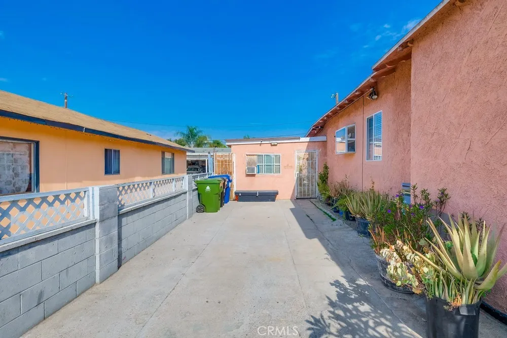 2663 Loosmore Los Angeles, CA 90065
