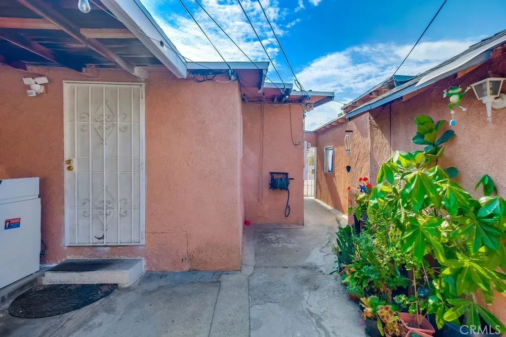 2663 Loosmore Los Angeles, CA 90065