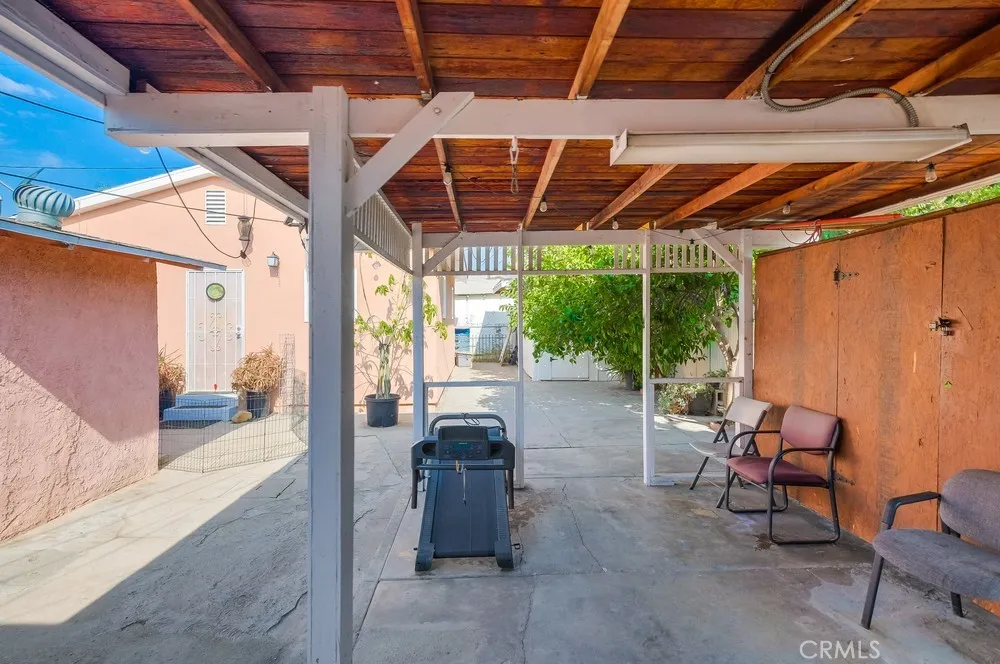2663 Loosmore Los Angeles, CA 90065