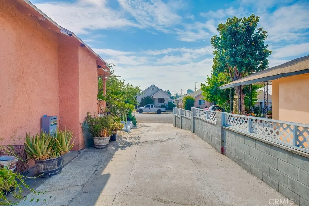 2663 Loosmore Los Angeles, CA 90065