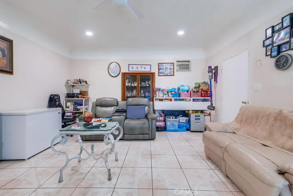 2663 Loosmore Los Angeles, CA 90065
