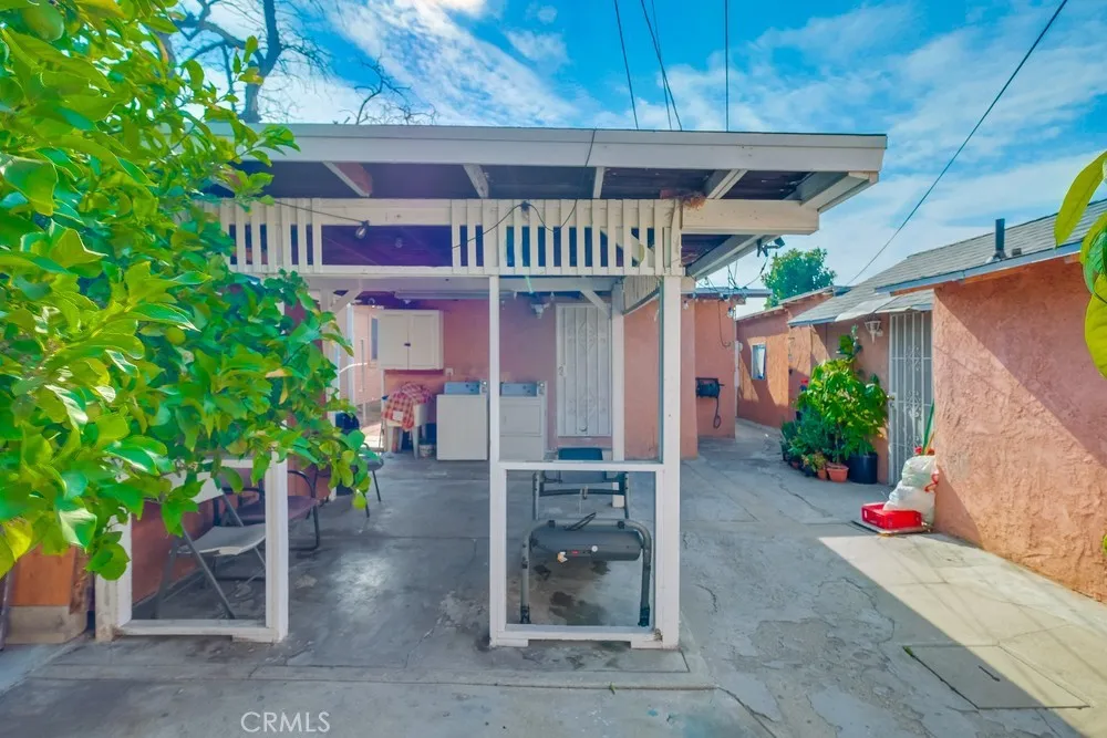 2663 Loosmore Los Angeles, CA 90065
