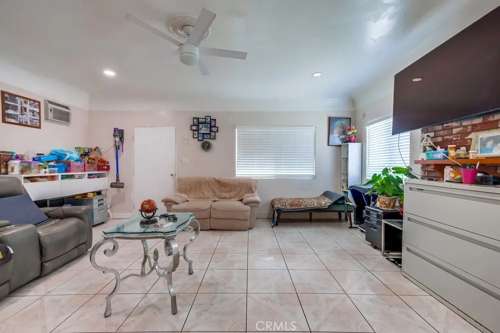 2663 Loosmore Los Angeles, CA 90065