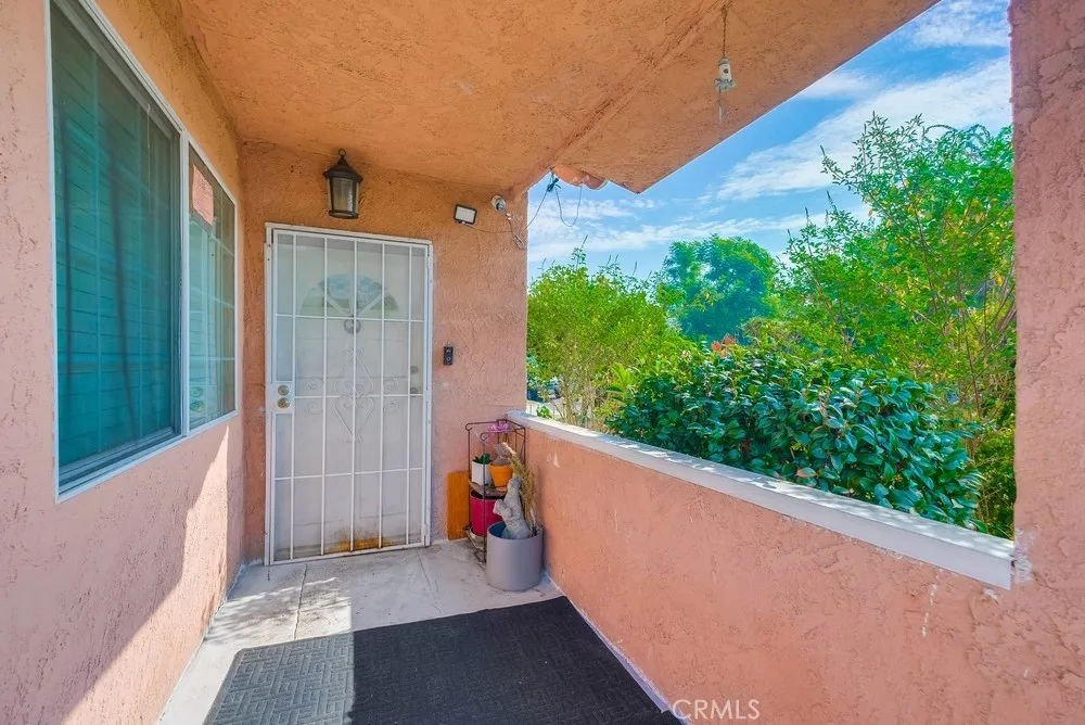 2663 Loosmore Los Angeles, CA 90065