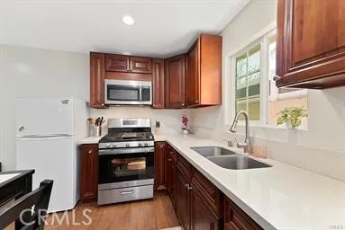 23021 Saticoy West Hills, CA 91304