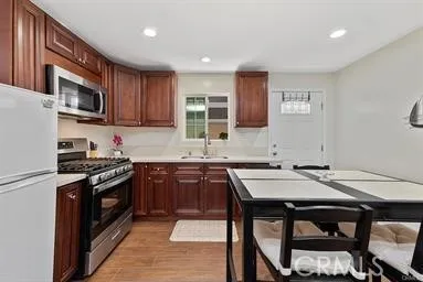 23021 Saticoy West Hills, CA 91304