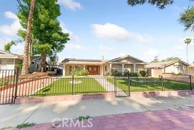 23021 Saticoy West Hills, CA 91304