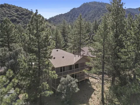 1813 Woodland Drive