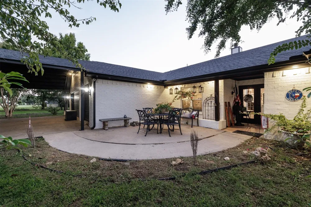 511 S Sulphur Street Leonard, TX 75452
