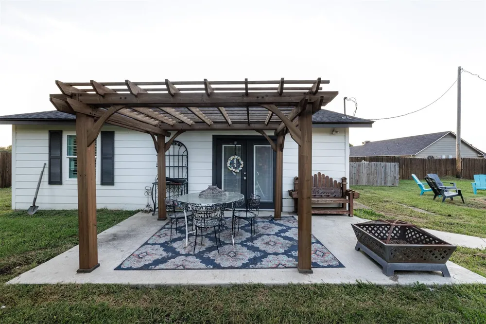 511 S Sulphur Street Leonard, TX 75452