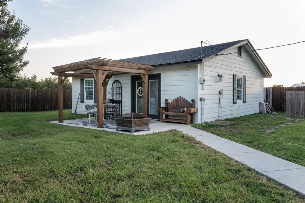 511 S Sulphur Street Leonard, TX 75452