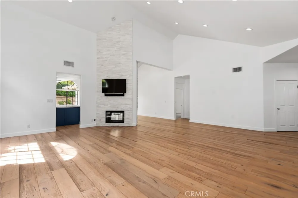 729 Maywood Court Westlake Village, CA 91362