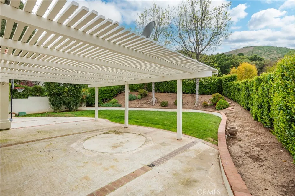 729 Maywood Court Westlake Village, CA 91362