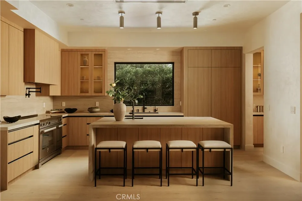 4275 Murietta Avenue Sherman Oaks, CA 91423