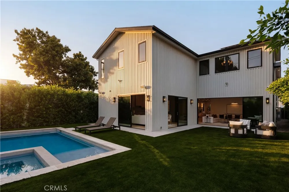 4275 Murietta Avenue Sherman Oaks, CA 91423
