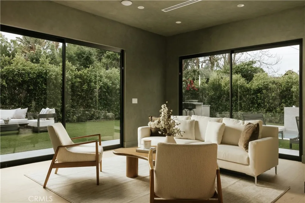 4275 Murietta Avenue Sherman Oaks, CA 91423