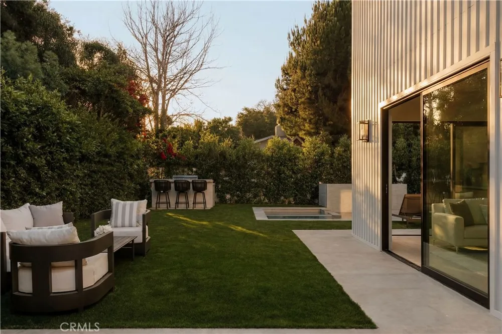 4275 Murietta Avenue Sherman Oaks, CA 91423
