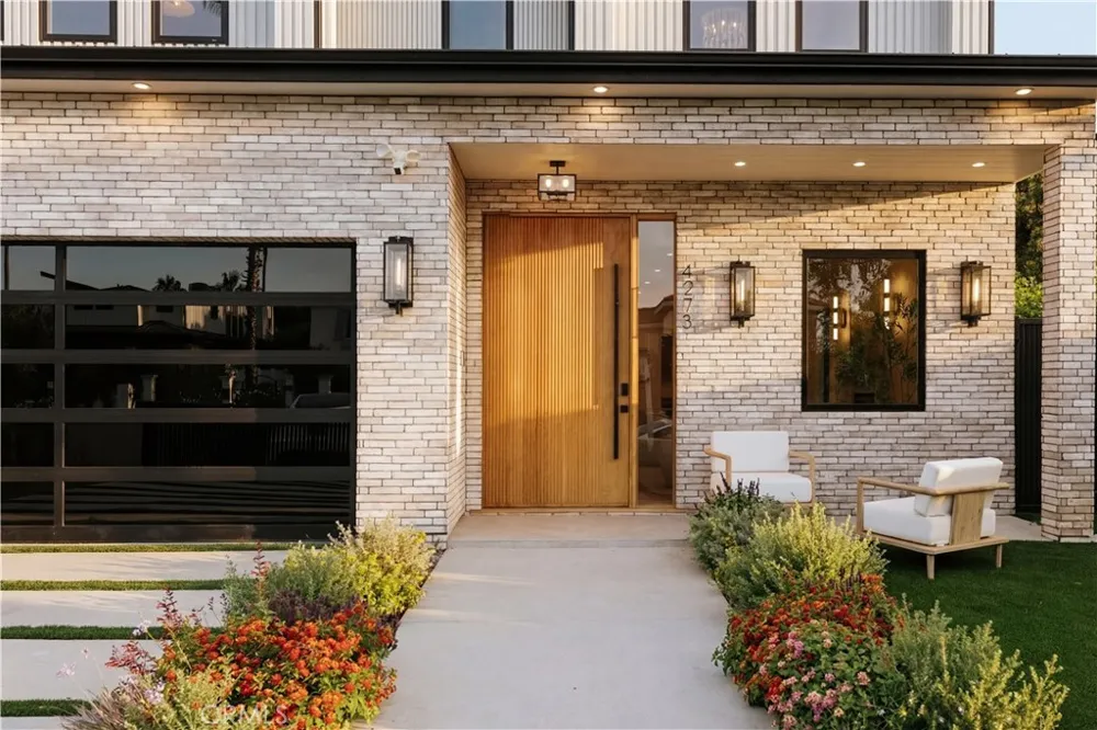 4275 Murietta Avenue Sherman Oaks, CA 91423