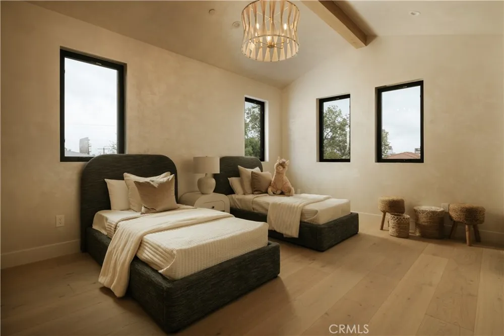 4275 Murietta Avenue Sherman Oaks, CA 91423