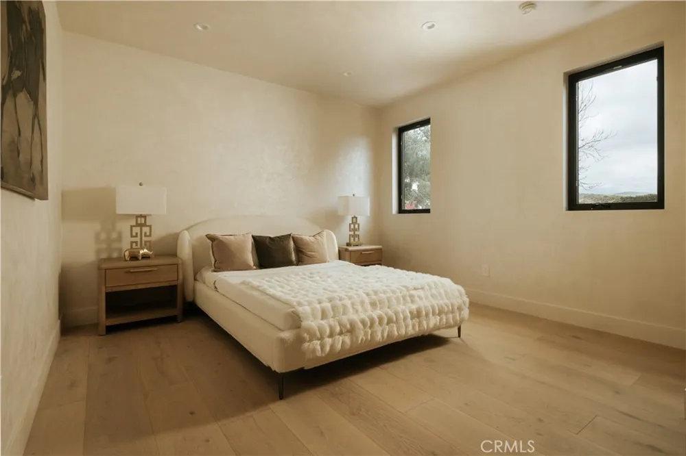 4275 Murietta Avenue Sherman Oaks, CA 91423