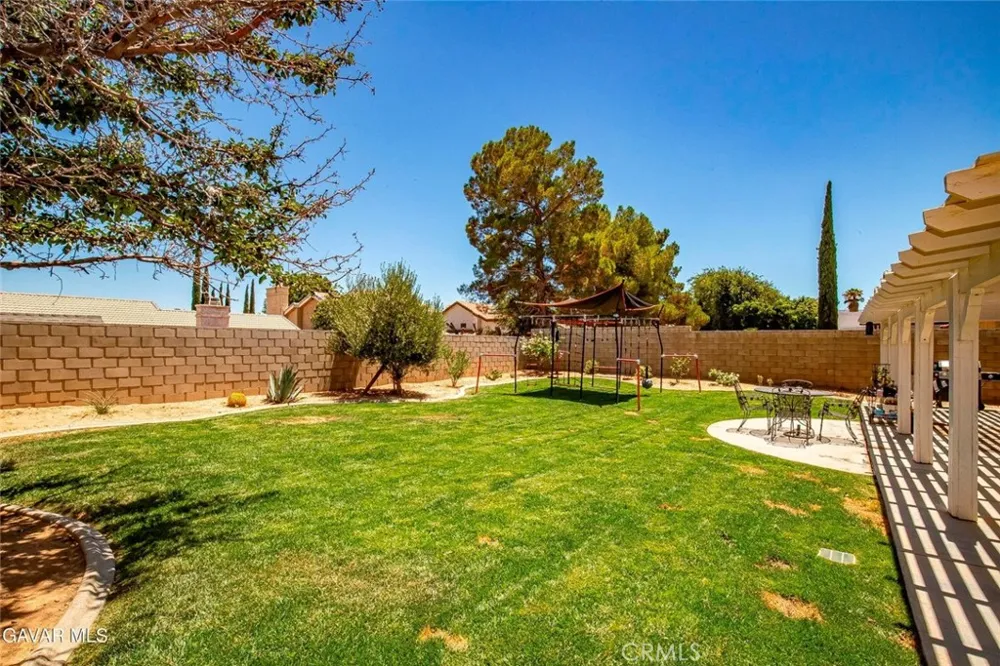 42502 52nd W Quartz Hill, CA 93536