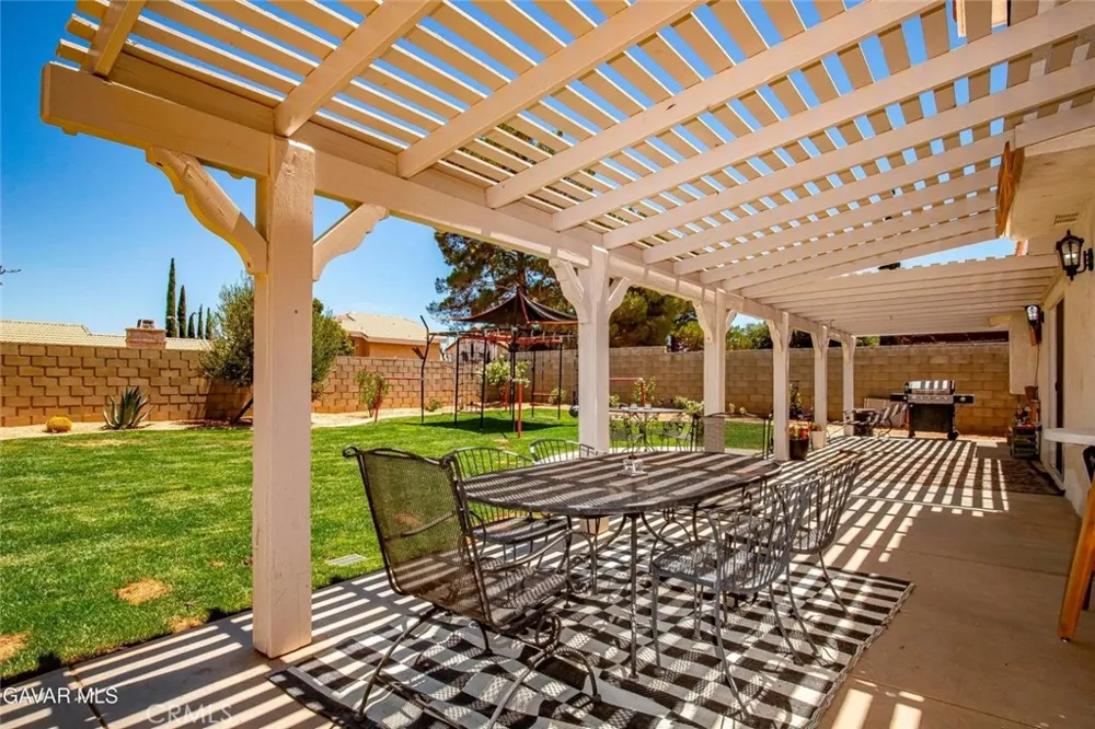 42502 52nd W Quartz Hill, CA 93536