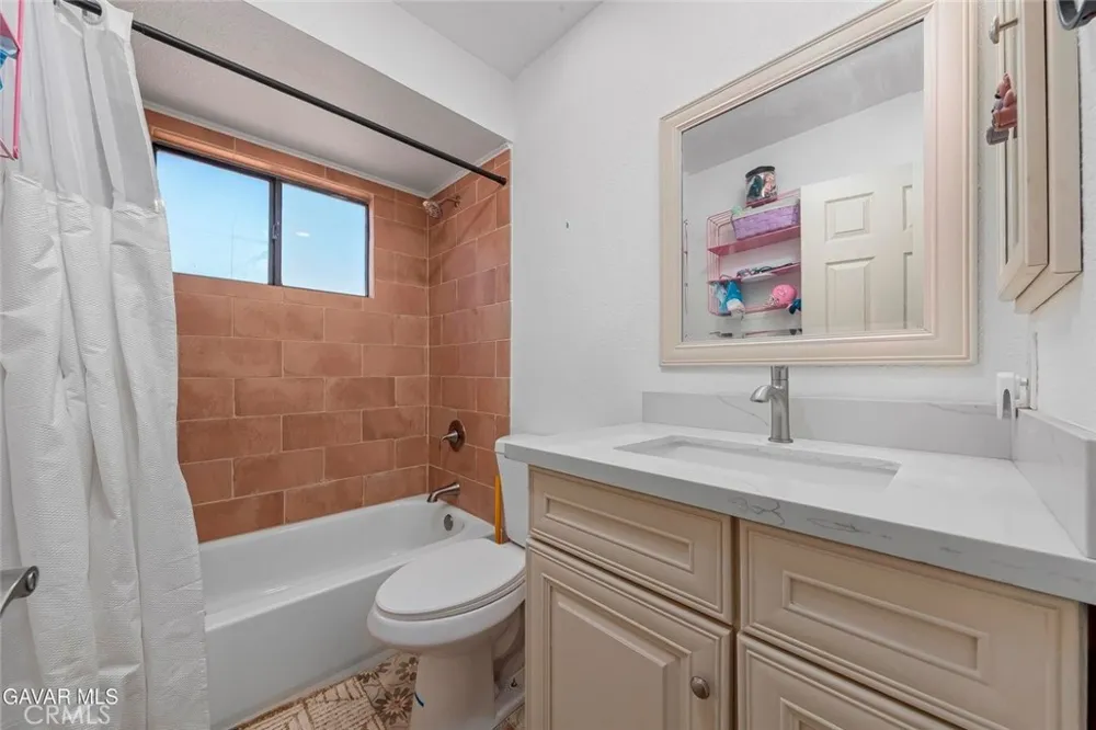 42502 52nd W Quartz Hill, CA 93536