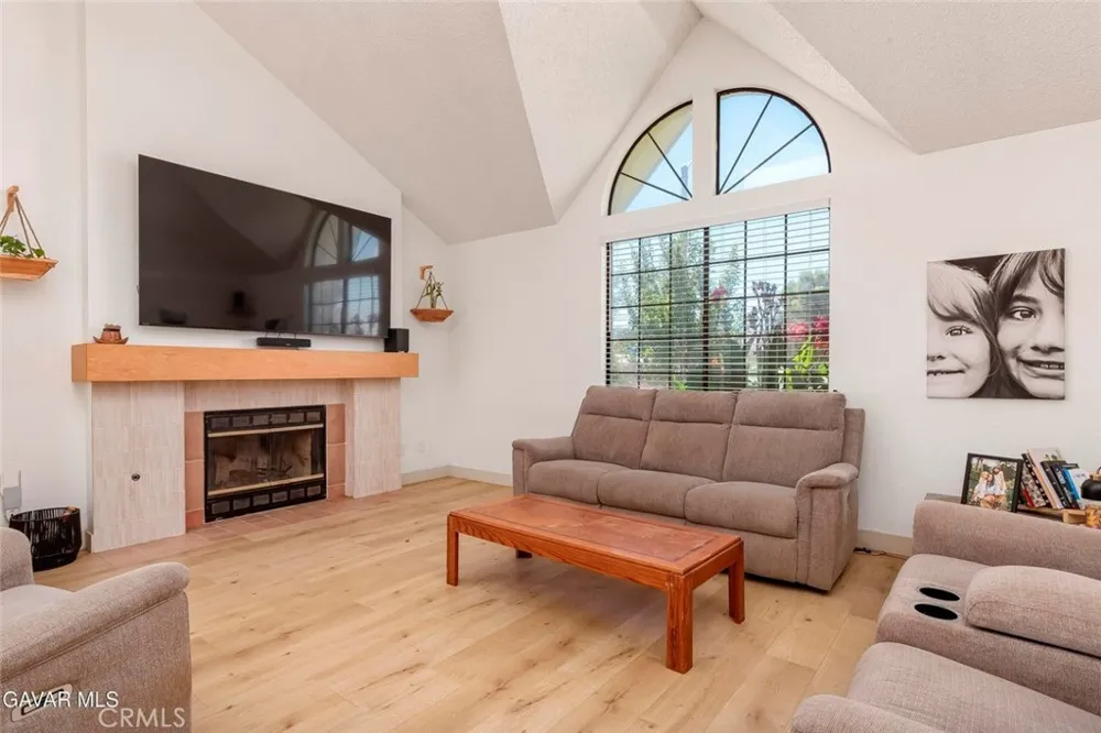42502 52nd W Quartz Hill, CA 93536