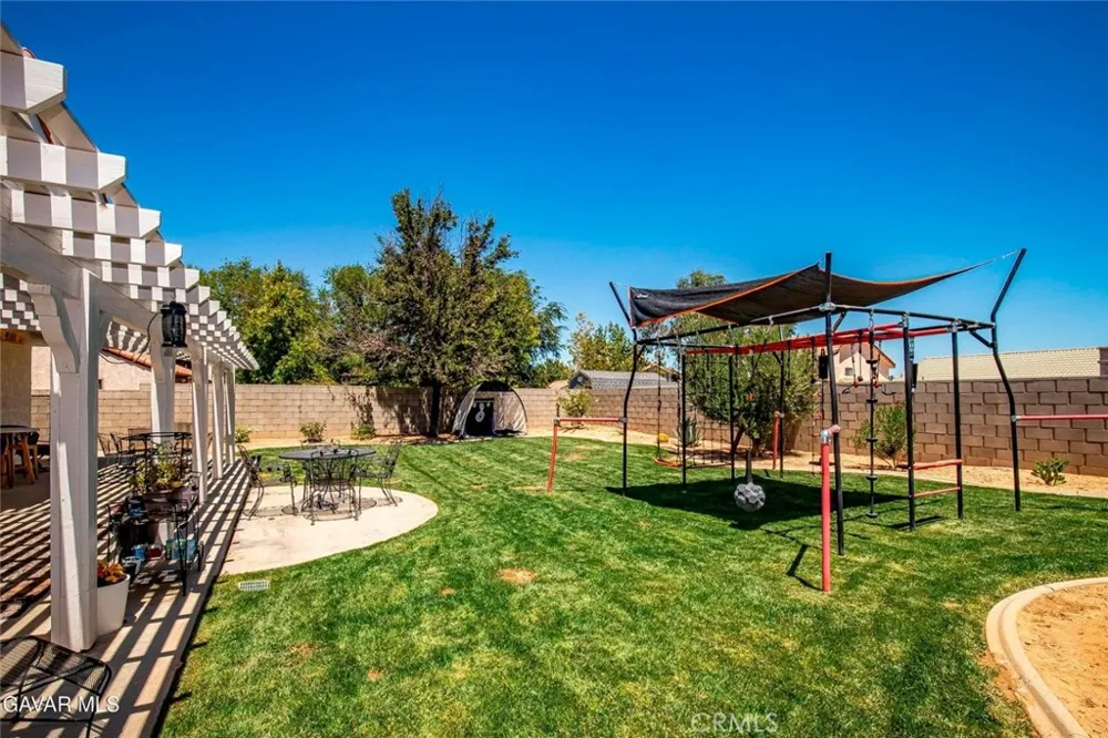 42502 52nd W Quartz Hill, CA 93536