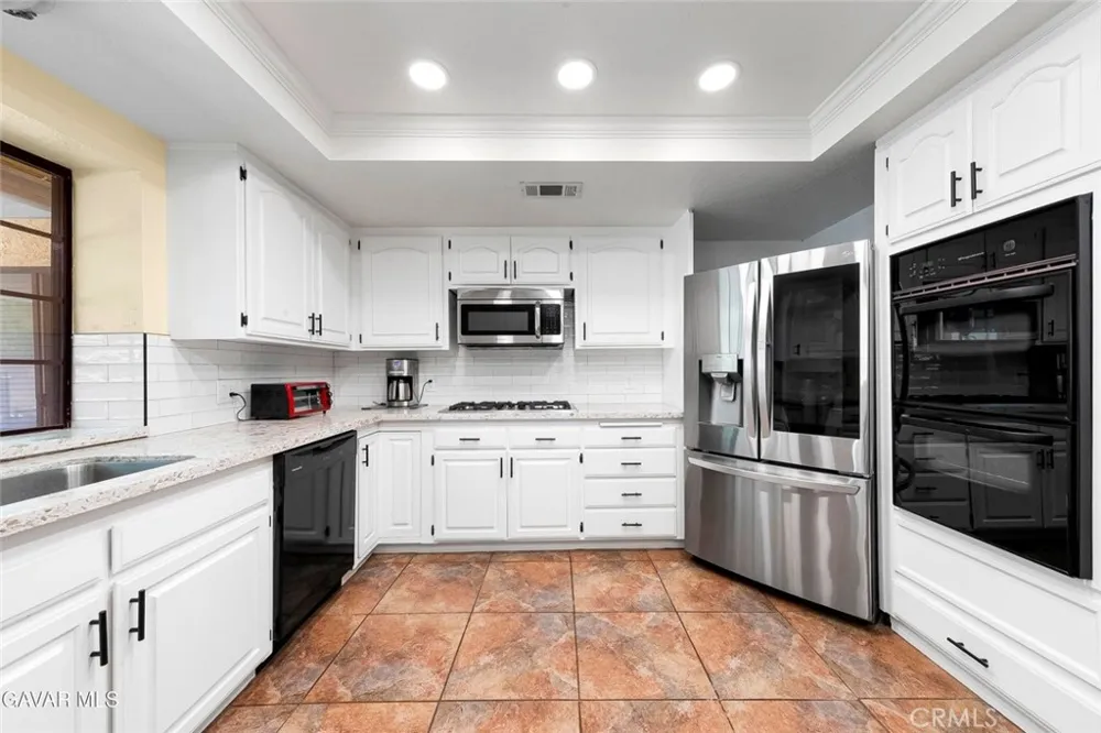 43029 Ed Halley Lancaster, CA 93536