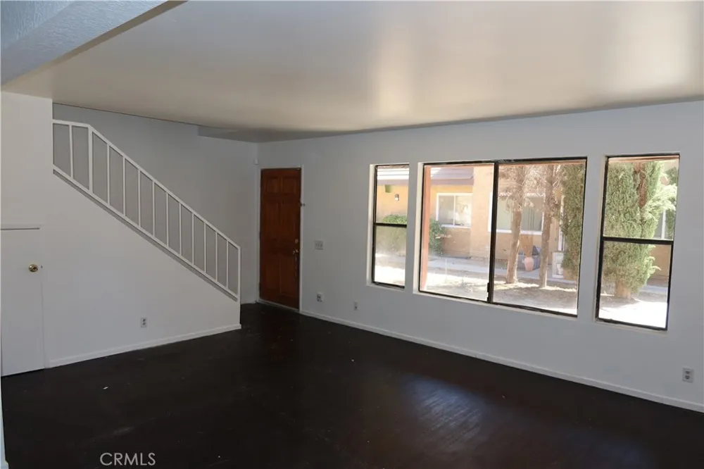 826 E Avenue J12 #2 Lancaster, CA 93535
