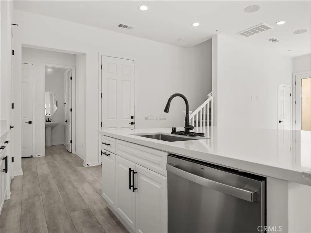 27448 Pioneer Court Valencia, CA 91381