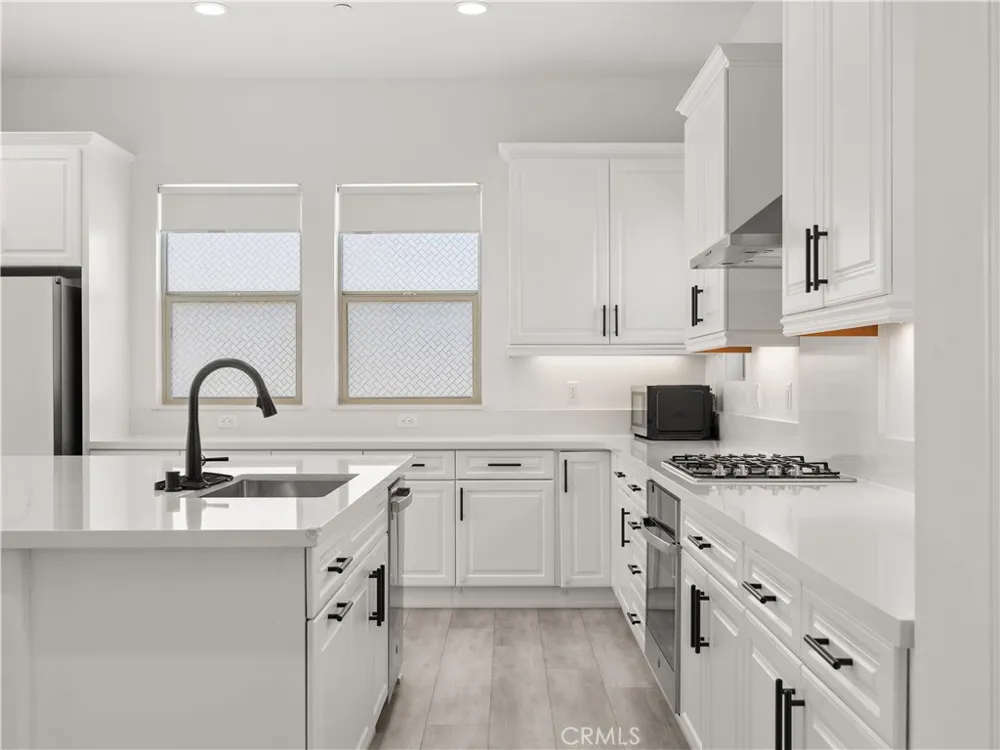 27448 Pioneer Court Valencia, CA 91381