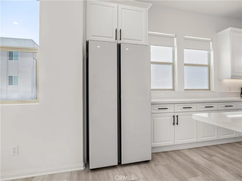 27448 Pioneer Court Valencia, CA 91381