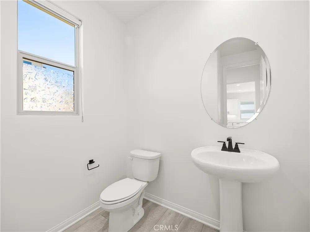 27448 Pioneer Court Valencia, CA 91381
