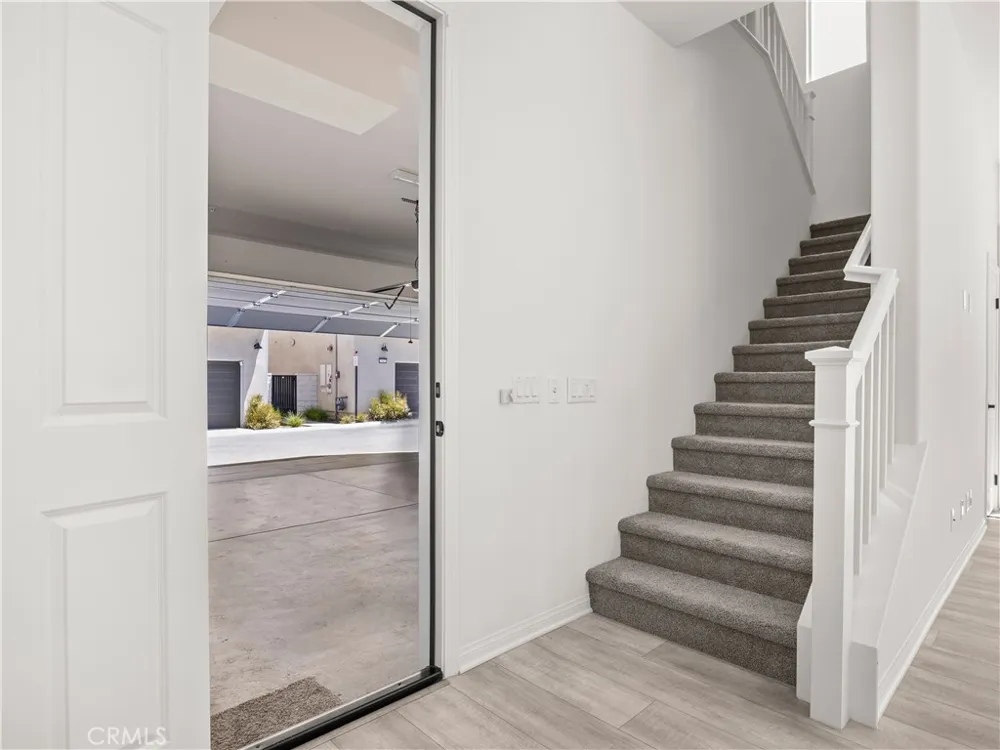 27448 Pioneer Court Valencia, CA 91381