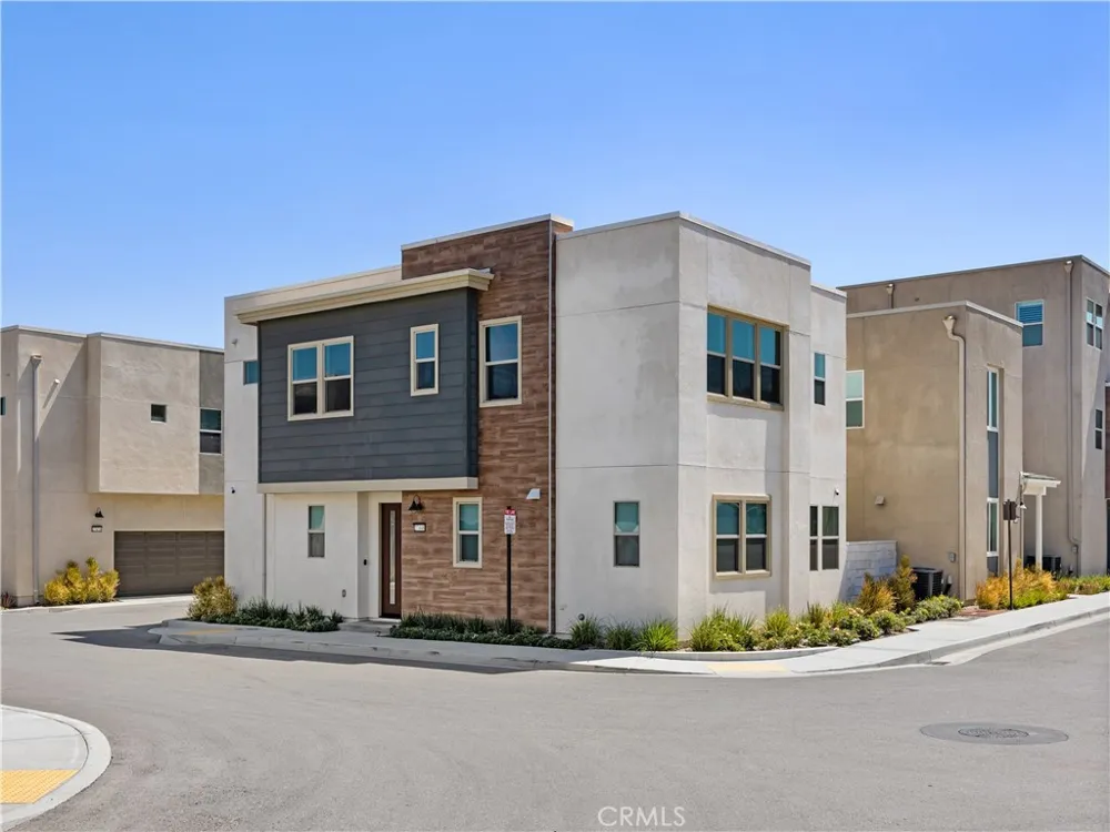 27448 Pioneer Court Valencia, CA 91381