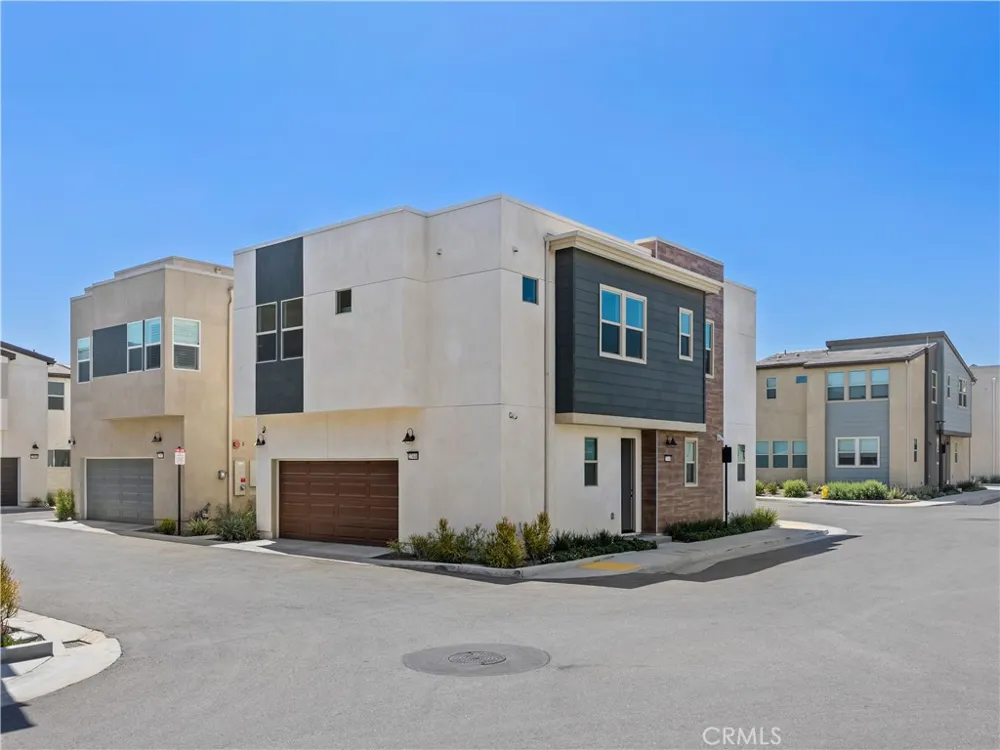 27448 Pioneer Court Valencia, CA 91381