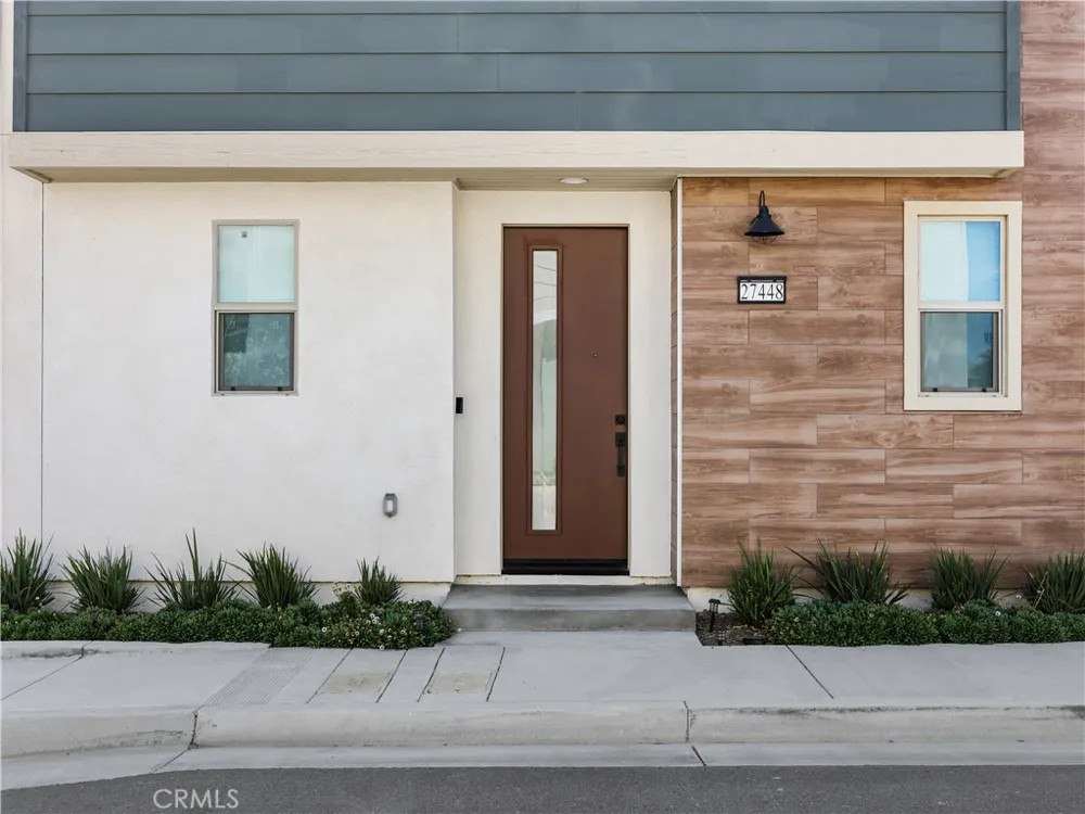 27448 Pioneer Court Valencia, CA 91381