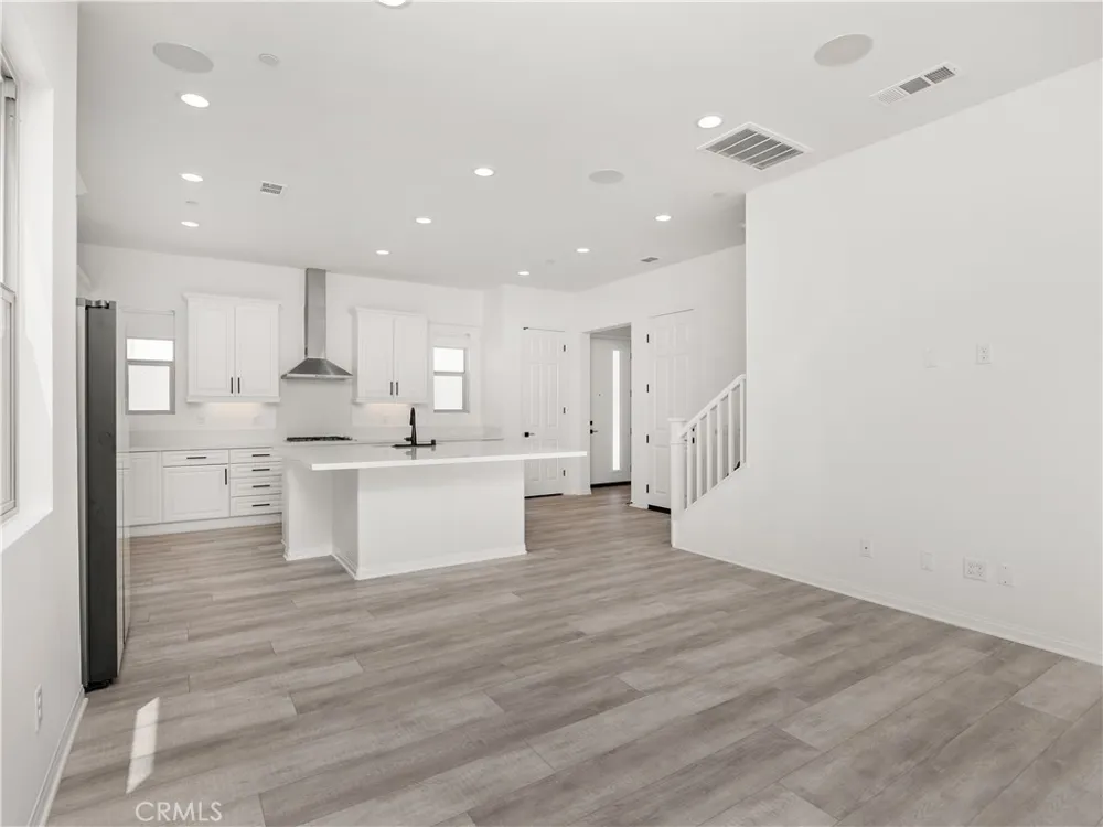 27448 Pioneer Court Valencia, CA 91381