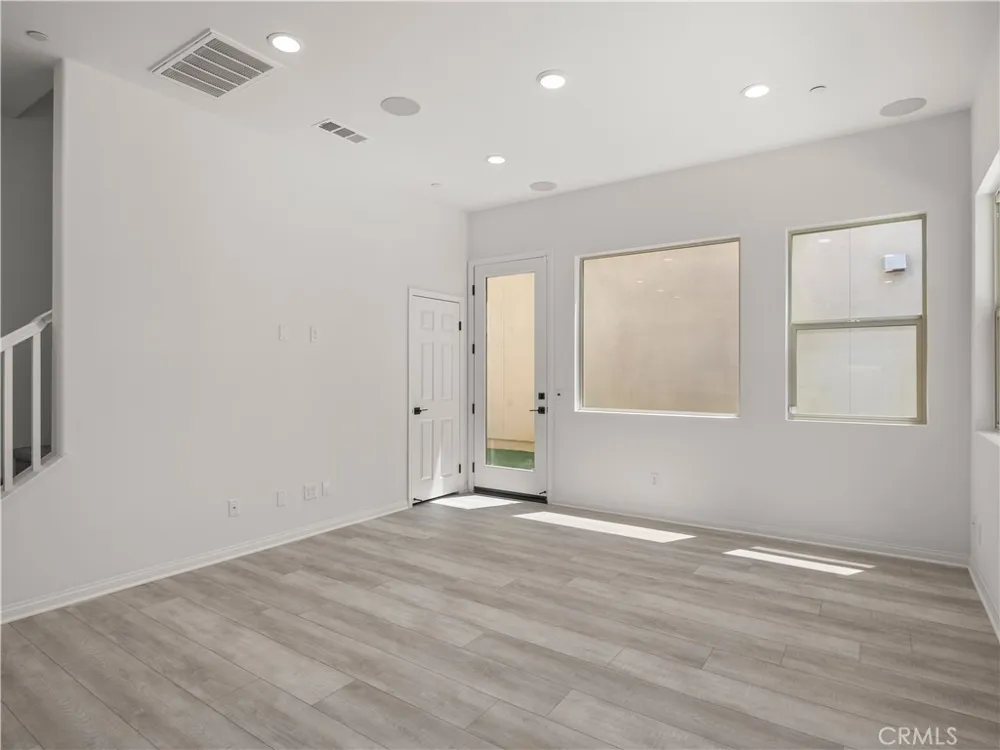 27448 Pioneer Court Valencia, CA 91381