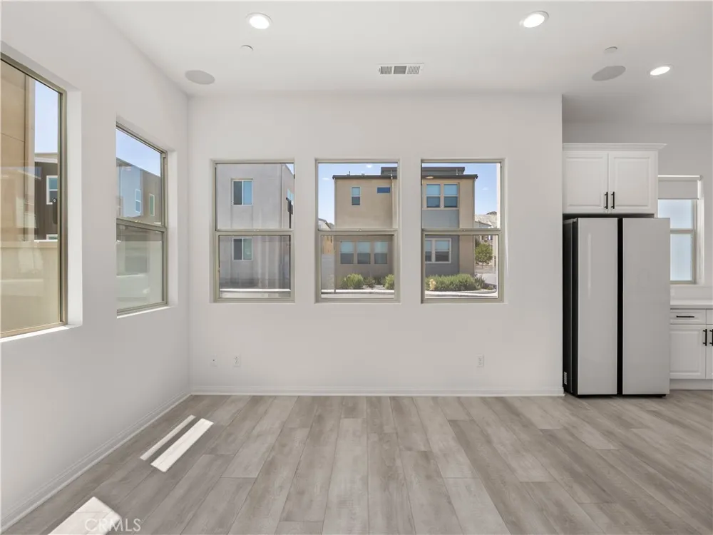27448 Pioneer Court Valencia, CA 91381