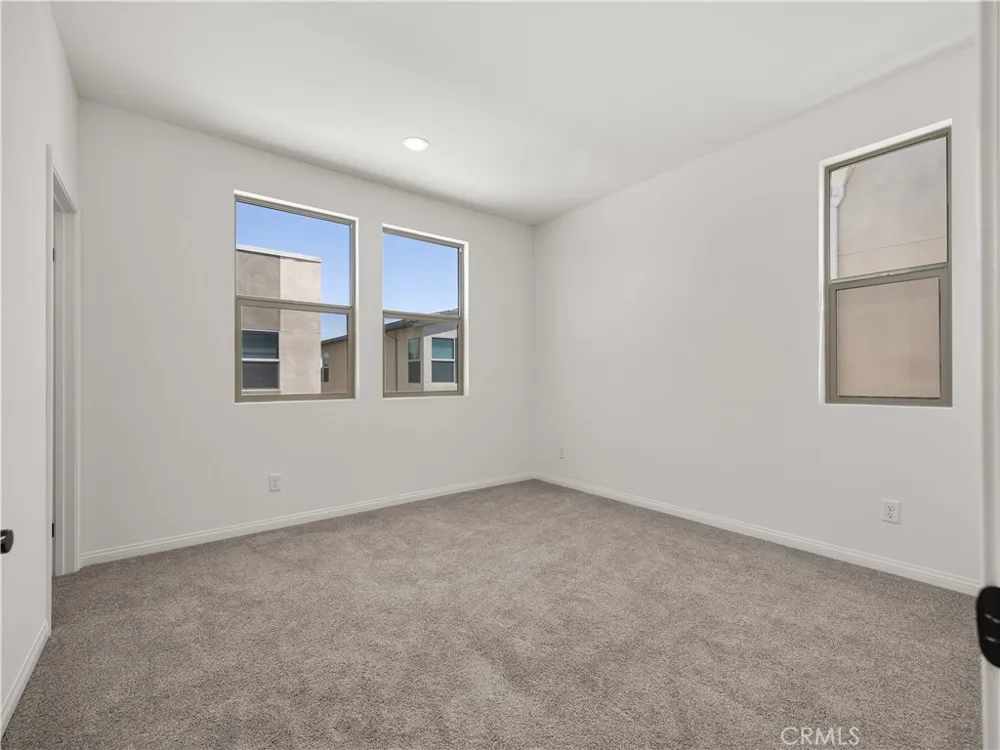 27448 Pioneer Court Valencia, CA 91381