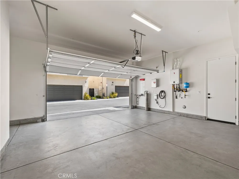 27448 Pioneer Court Valencia, CA 91381