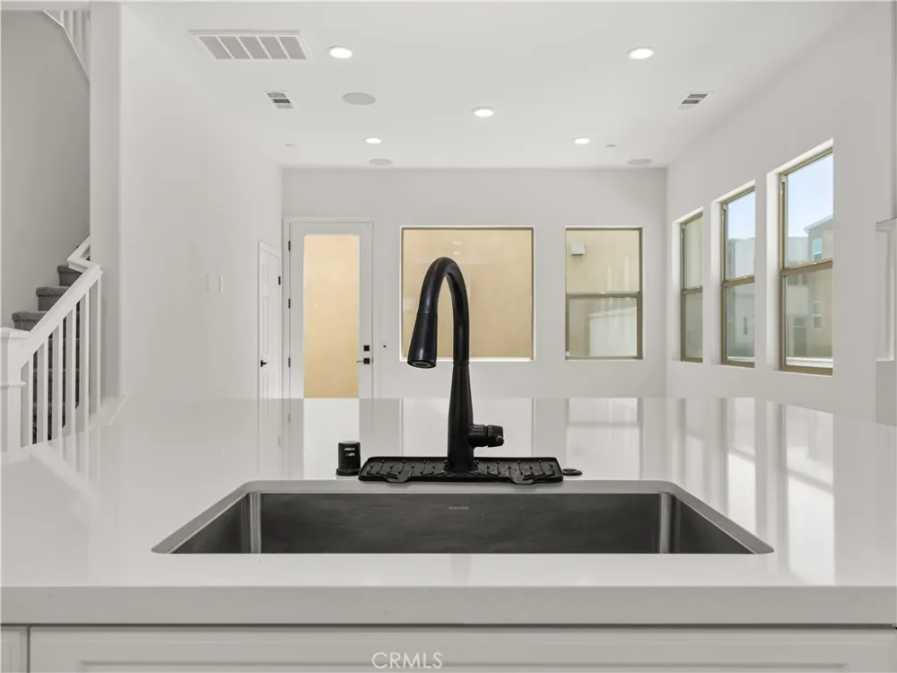 27448 Pioneer Court Valencia, CA 91381