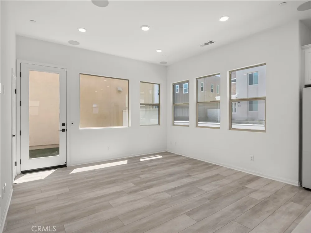 27448 Pioneer Court Valencia, CA 91381