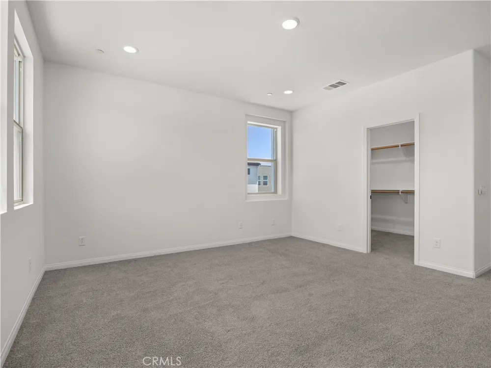 27448 Pioneer Court Valencia, CA 91381